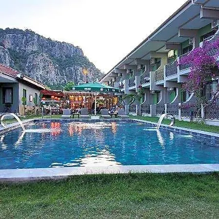 Smyrna Otel 3*