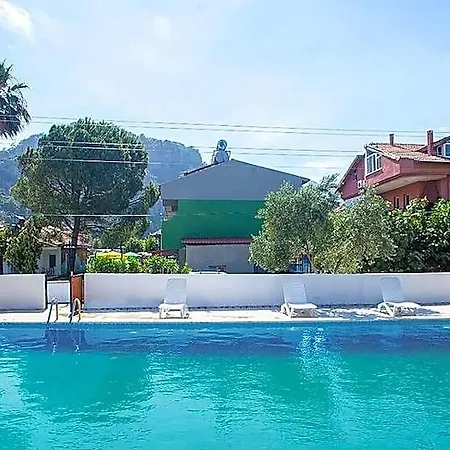 Smyrna Hotel 3*